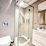Modern Apartment Eiffel Tower